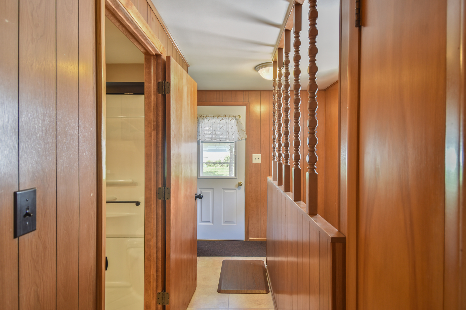 1542 East 18th Road Streator, IL 61364 - Photo 26 of 47 a view of a hallway with a door and entryway