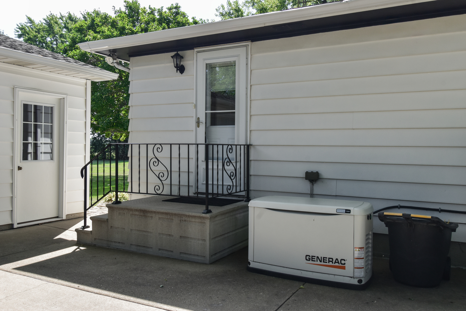 1542 East 18th Road Streator, IL 61364 - Photo 3 of 47 a view of a garage