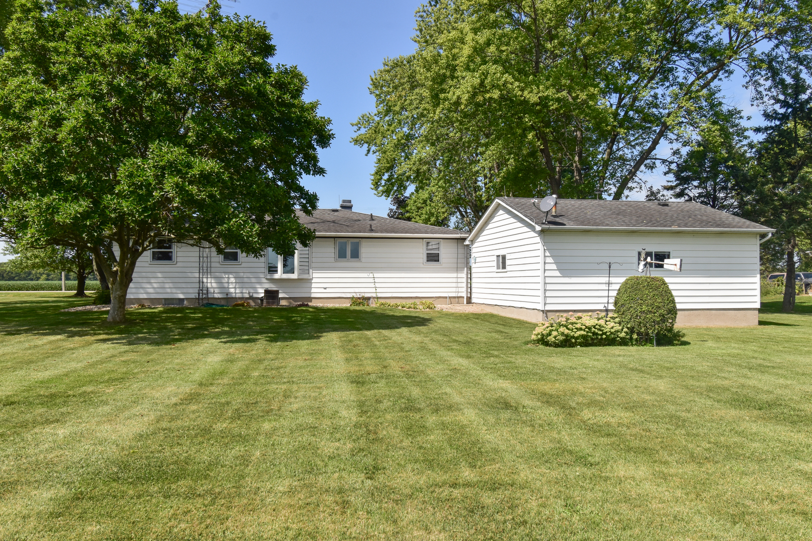 1542 East 18th Road Streator, IL 61364 - Photo 43 of 47 a view of a house with a backyard