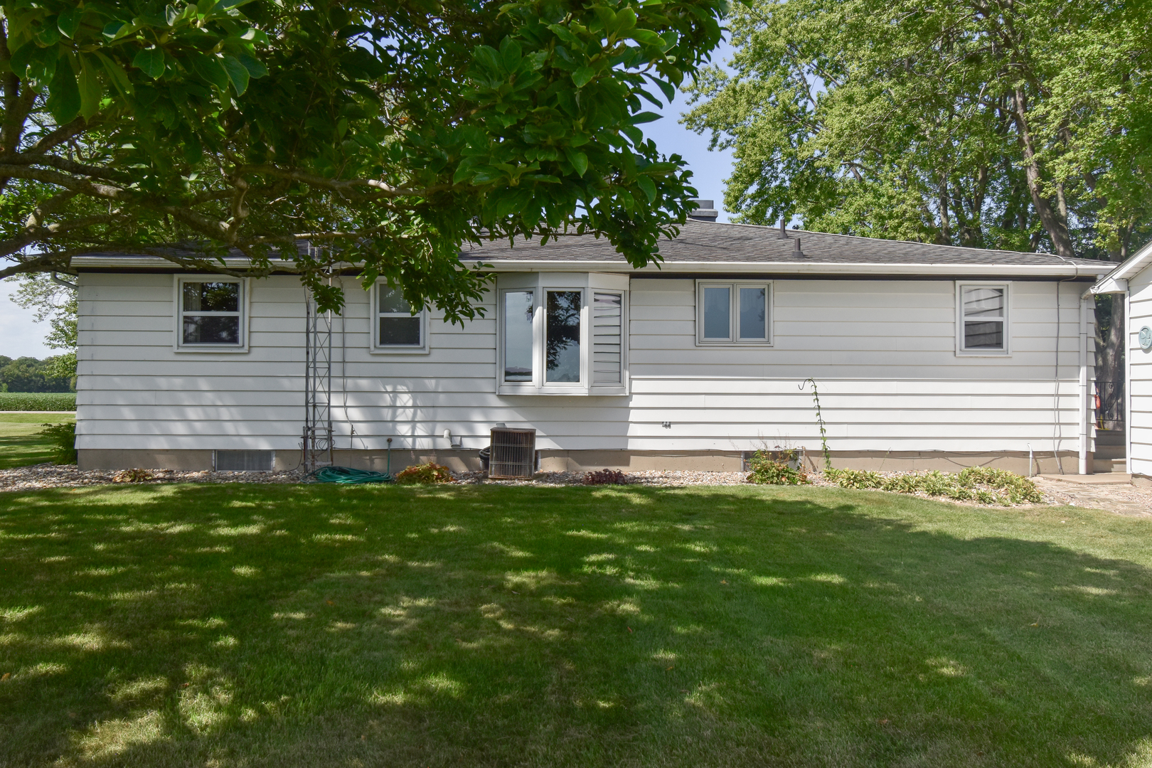 1542 East 18th Road Streator, IL 61364 - Photo 44 of 47 a front view of a house with a yard