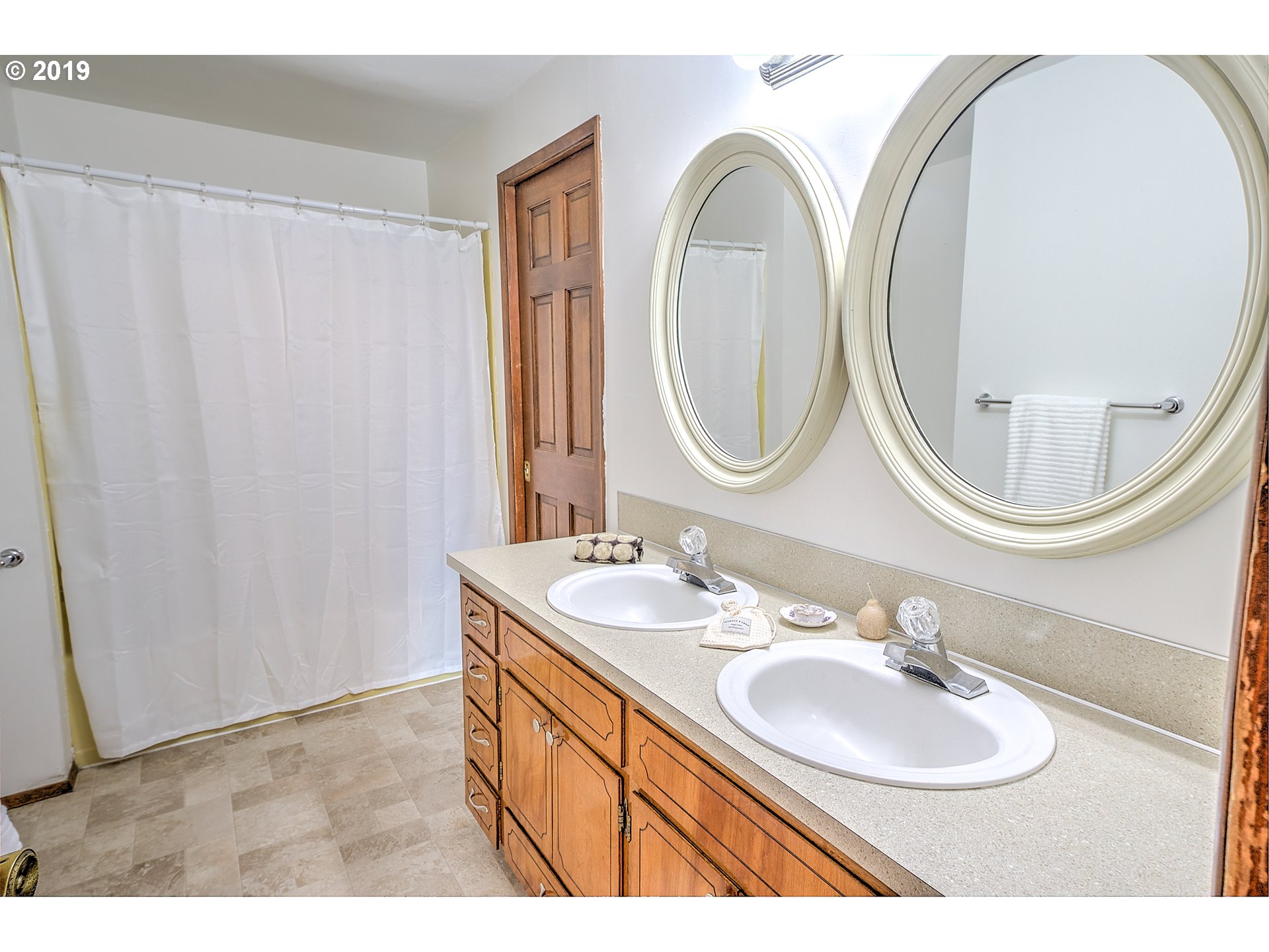 33188 Wilkins Road Eugene, OR 97408 - Photo 11 of 32 Gallery Image 11