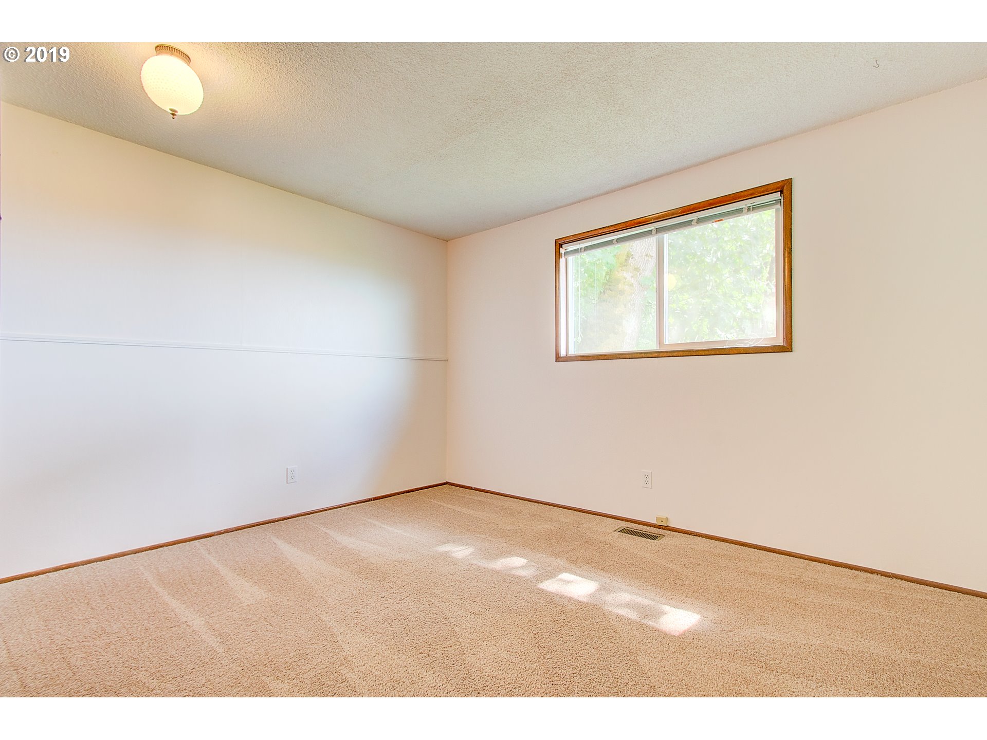 33188 Wilkins Road Eugene, OR 97408 - Photo 13 of 32 Gallery Image 13