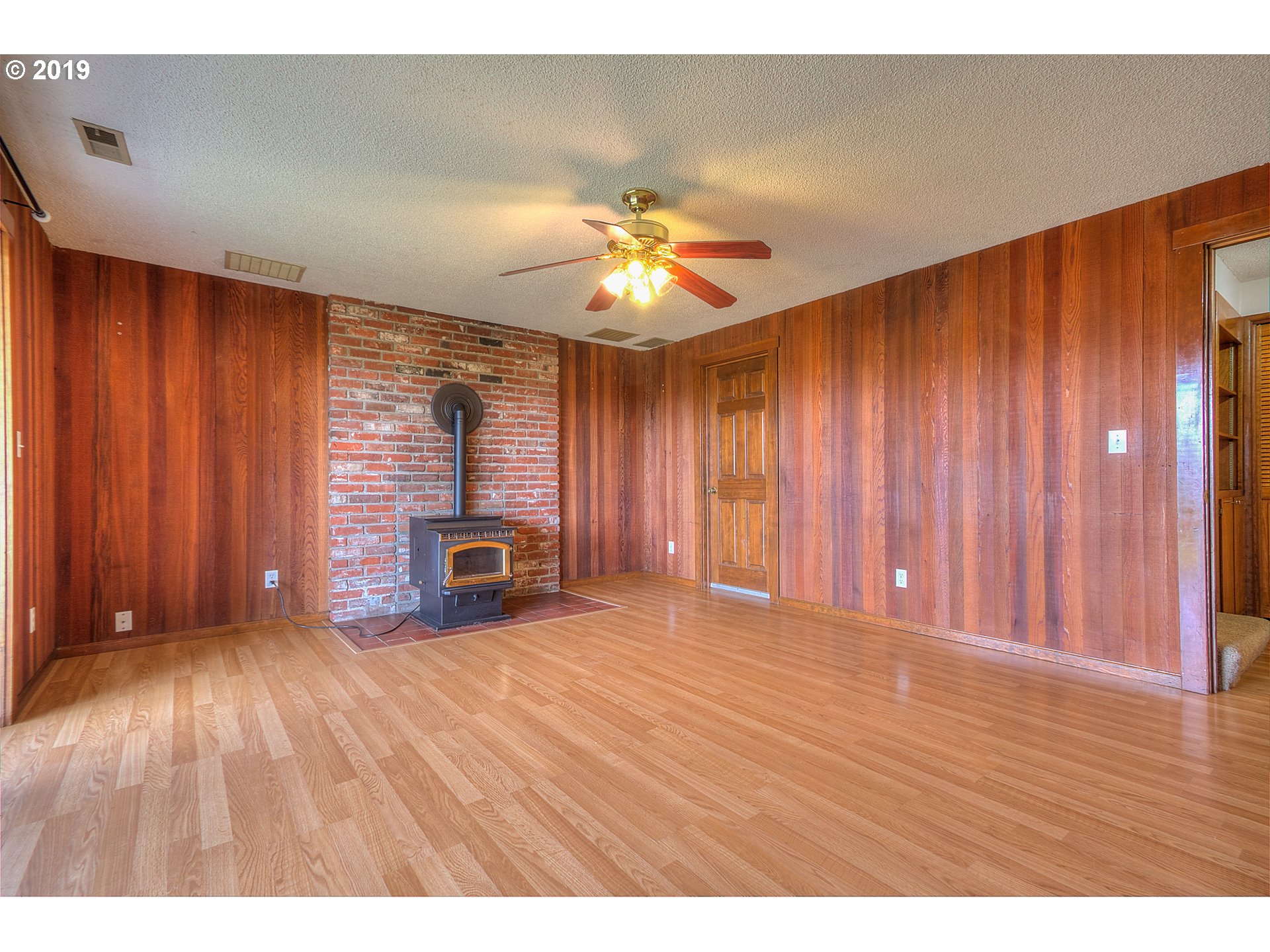33188 Wilkins Road Eugene, OR 97408 - Photo 17 of 32 Gallery Image 17