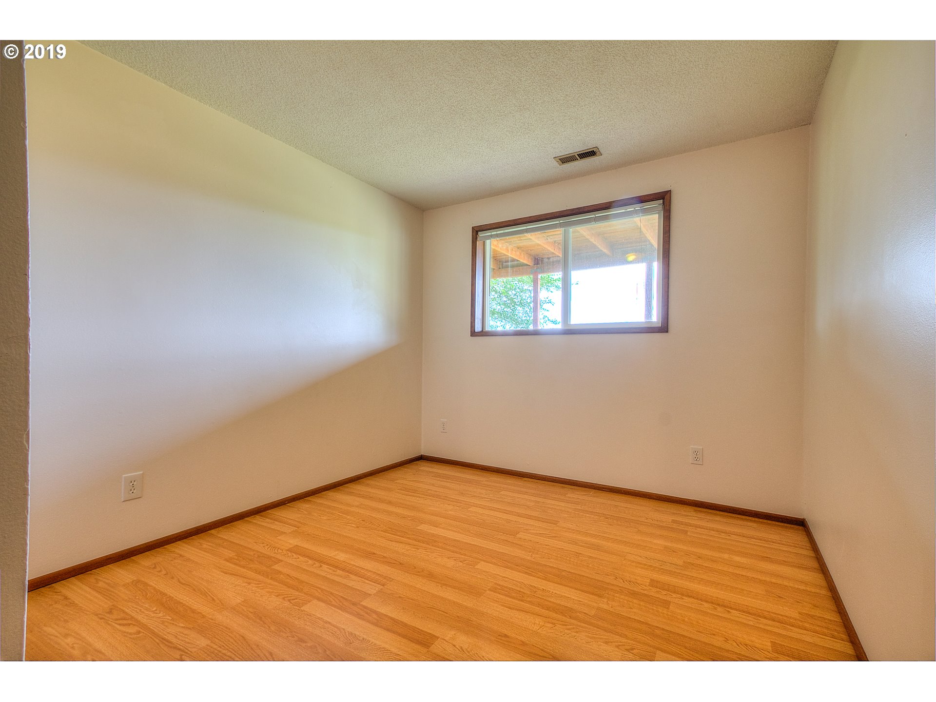 33188 Wilkins Road Eugene, OR 97408 - Photo 18 of 32 Gallery Image 18