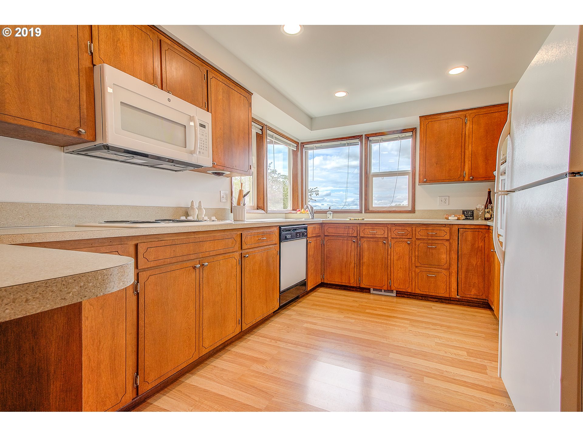 33188 Wilkins Road Eugene, OR 97408 - Photo 7 of 32 Gallery Image 7