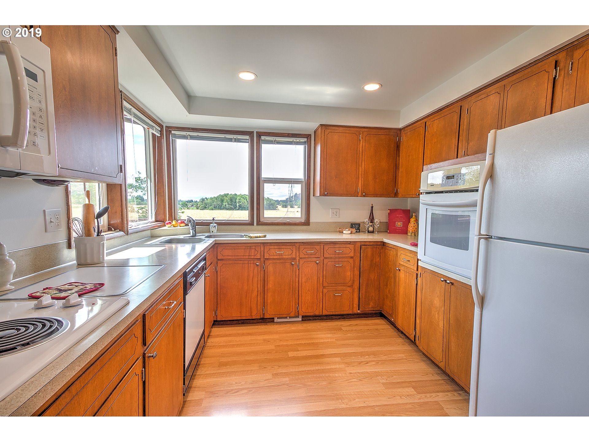 33188 Wilkins Road Eugene, OR 97408 - Photo 8 of 32 Gallery Image 8