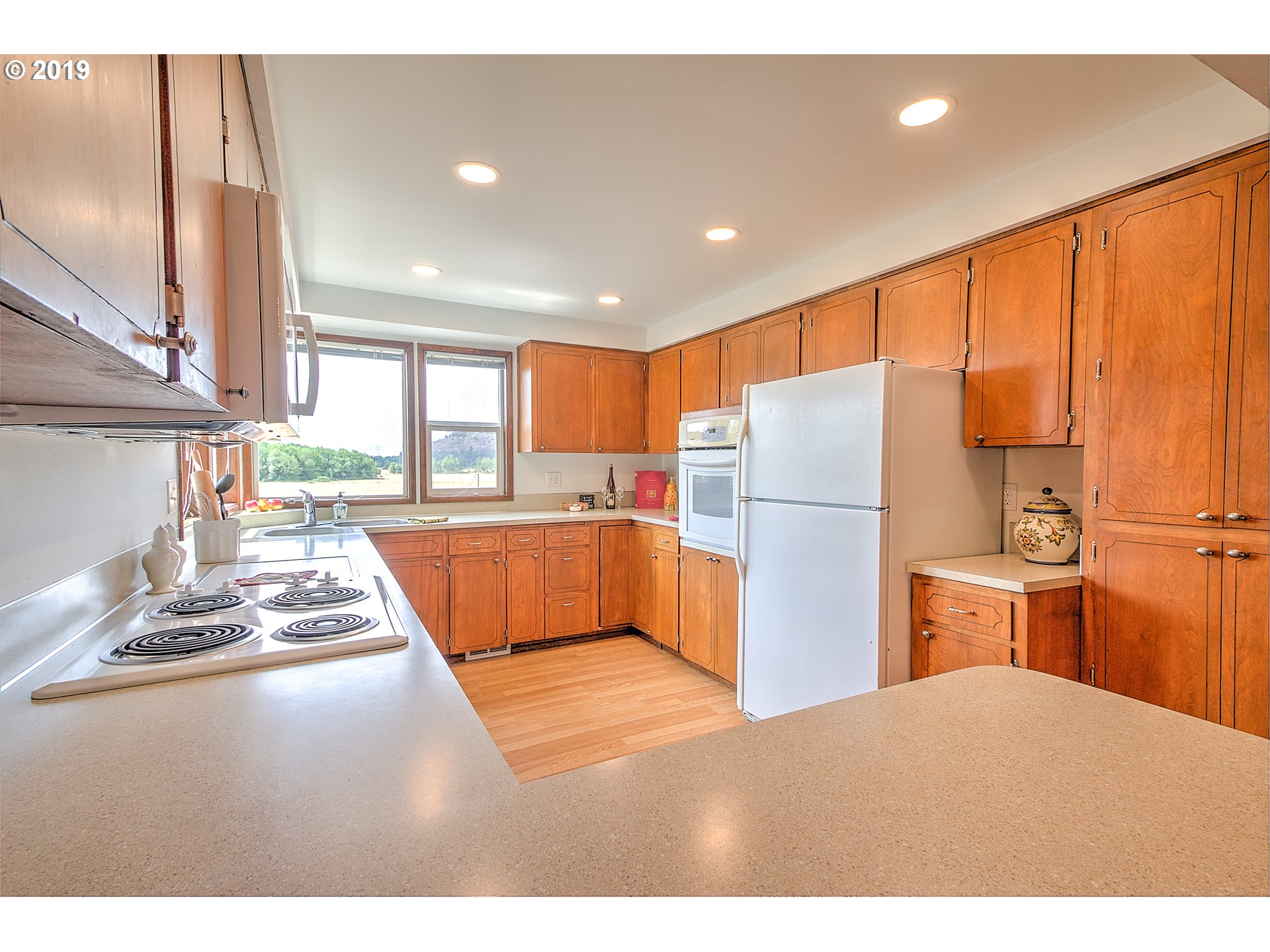 33188 Wilkins Road Eugene, OR 97408 - Photo 9 of 32 Gallery Image 9