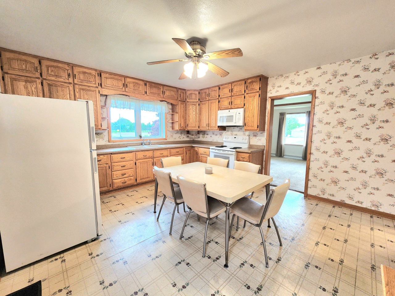 5609 Two Creeks Road Two Rivers, WI 54241 - Photo 11 of 45 Eat In Kitchen