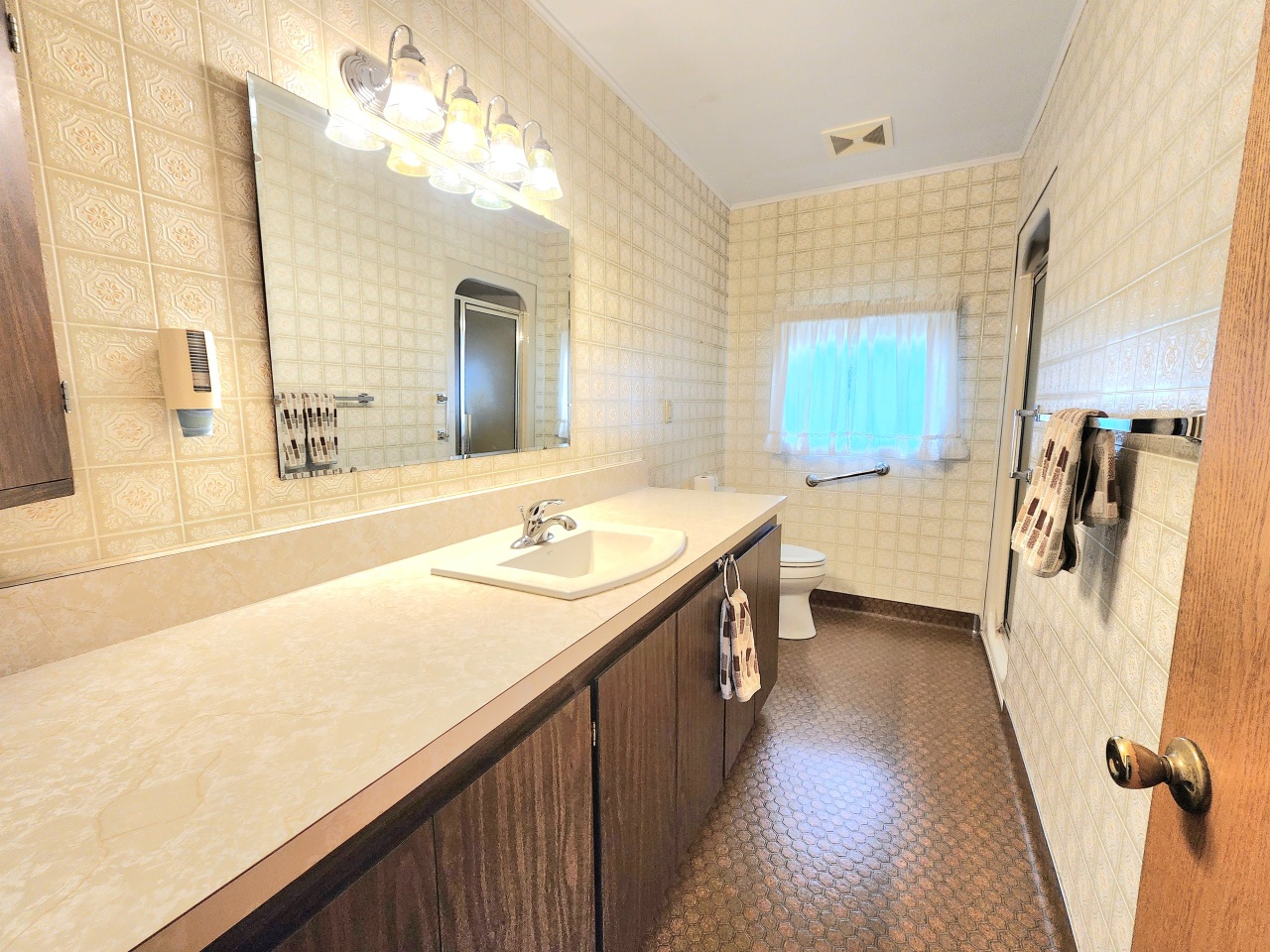 5609 Two Creeks Road Two Rivers, WI 54241 - Photo 15 of 45 Main floor Full Bathroom