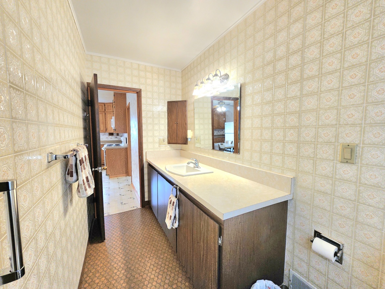 5609 Two Creeks Road Two Rivers, WI 54241 - Photo 16 of 45 Main Floor Full Bathroom