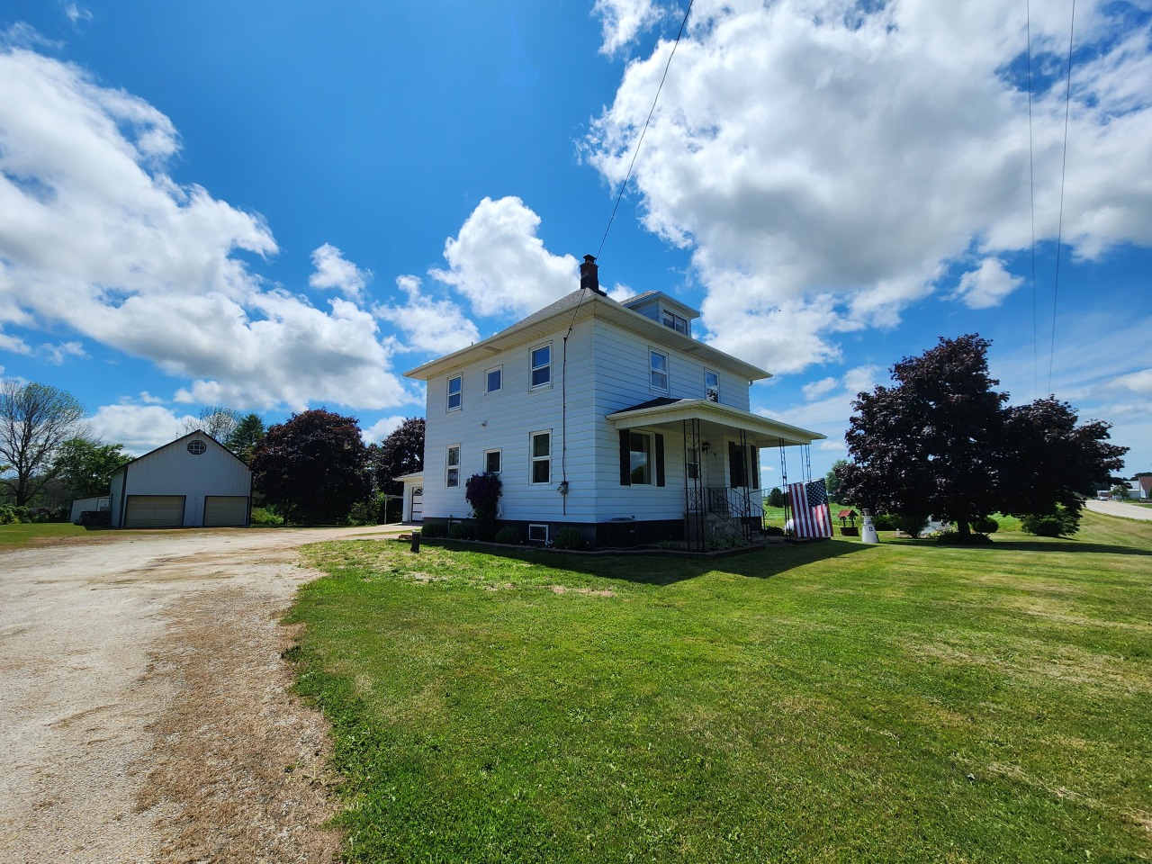 5609 Two Creeks Road Two Rivers, WI 54241 - Photo 43 of 45 Side of HOme