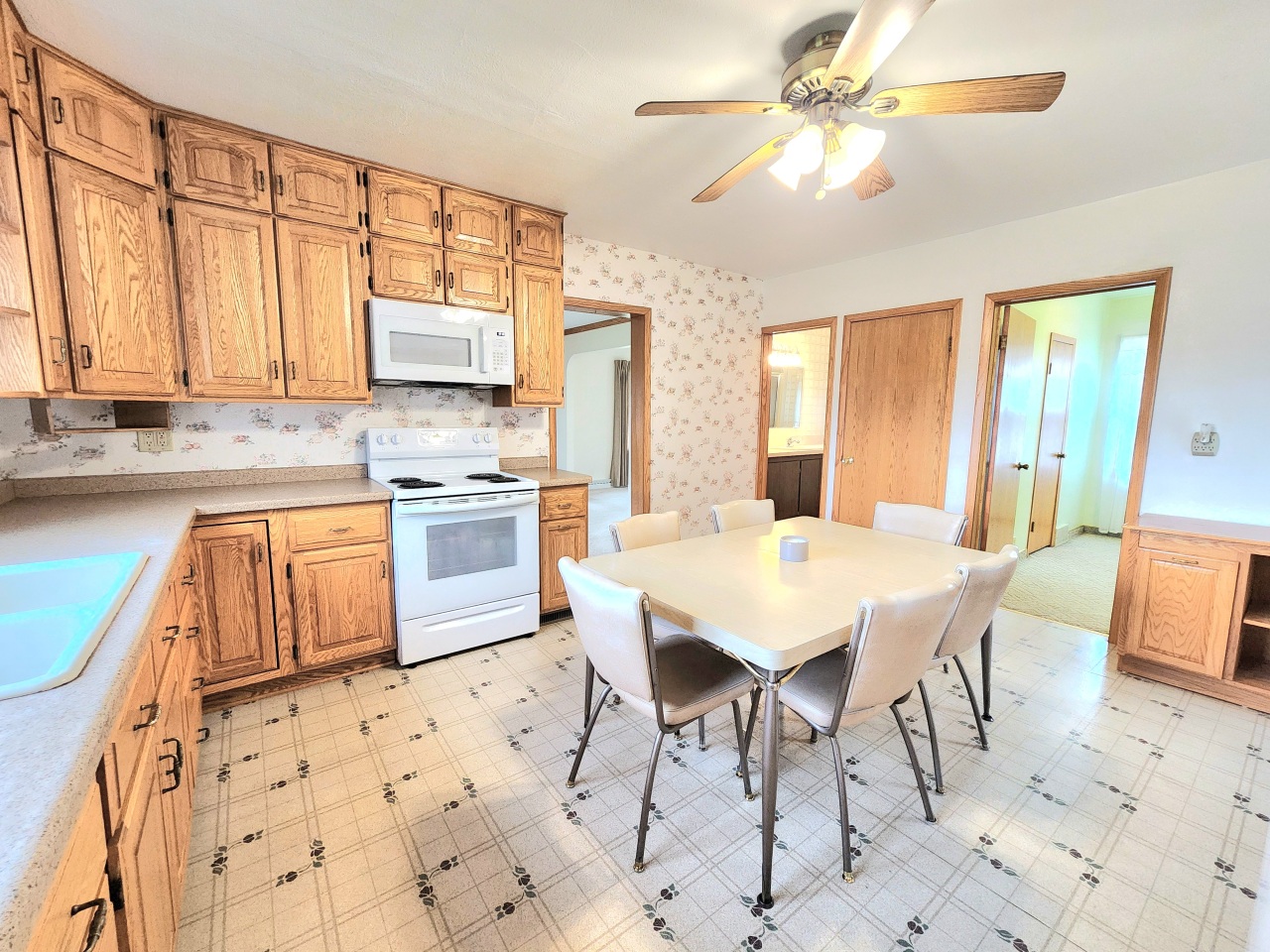 5609 Two Creeks Road Two Rivers, WI 54241 - Photo 8 of 45 Eat In Kitchen