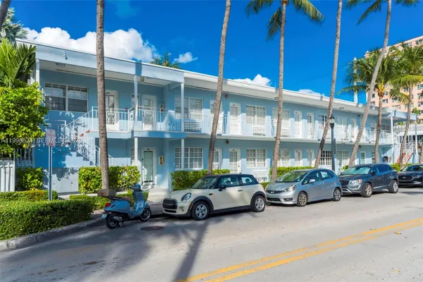 $1,800 | 635 8th Street, Unit 205, Miami Beach, FL 33139