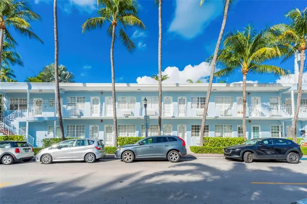 $1,800 | 635 8th Street, Unit 205, Miami Beach, FL 33139