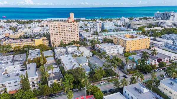 $1,800 | 635 8th Street, Unit 205, Miami Beach, FL 33139
