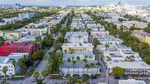 $1,800 | 635 8th Street, Unit 205, Miami Beach, FL 33139