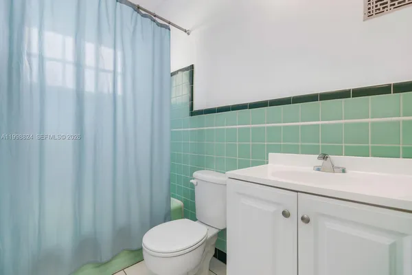 $1,800 | 635 8th Street, Unit 205, Miami Beach, FL 33139
