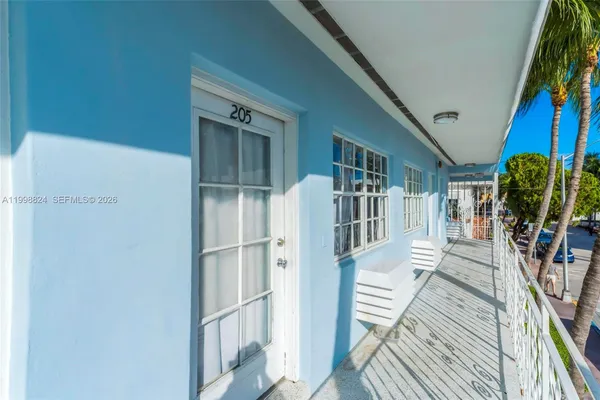 $1,800 | 635 8th Street, Unit 205, Miami Beach, FL 33139
