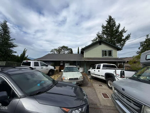 $334,000 | 1740 Northeast Beverly Drive, Grants Pass, OR 97526