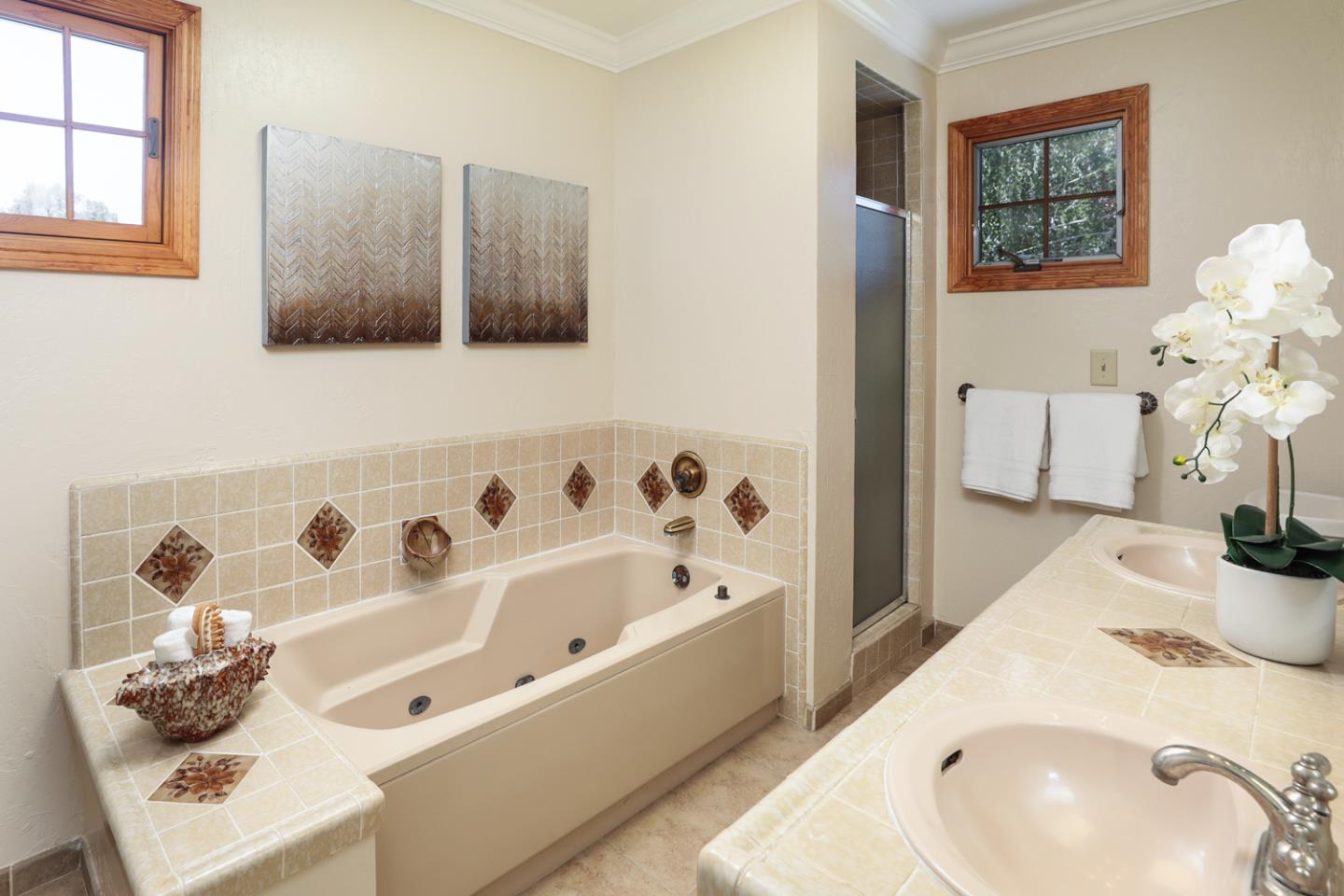 825 Parma Way Los Altos, CA 94024 - Photo 24 of 35 a bathroom with a tub sink and mirror