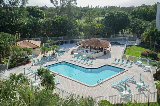 $158,000 | 3930 Inverrary Boulevard, Unit 703D, Lauderhill, FL 33319