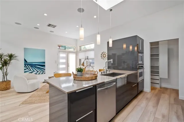 $1,700,000 | 726 West 37th Street, San Pedro, CA 90731