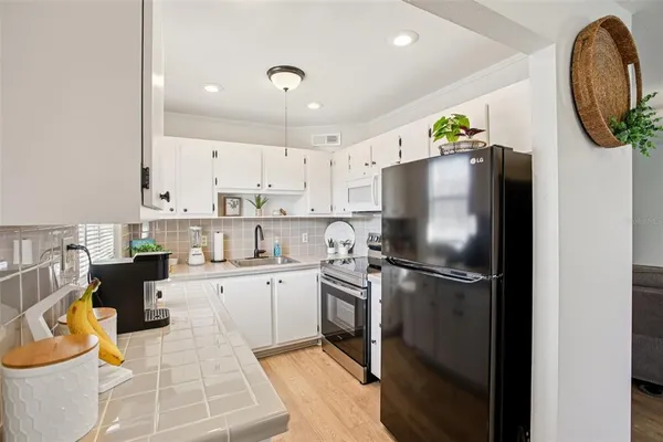 $104,900 | 202 Bedford Trail, Unit 116, Sun City Center, FL 33573