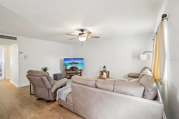 $104,900 | 202 Bedford Trail, Unit 116, Sun City Center, FL 33573