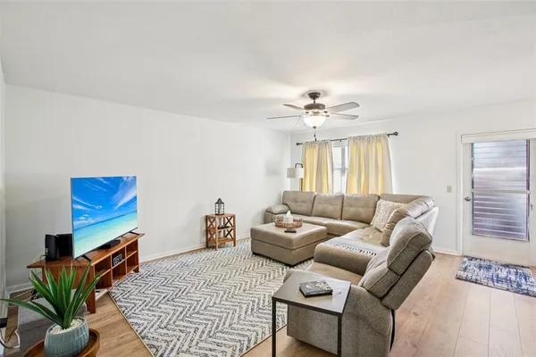 $104,900 | 202 Bedford Trail, Unit 116, Sun City Center, FL 33573