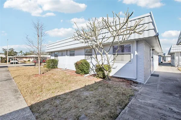 $104,900 | 202 Bedford Trail, Unit 116, Sun City Center, FL 33573