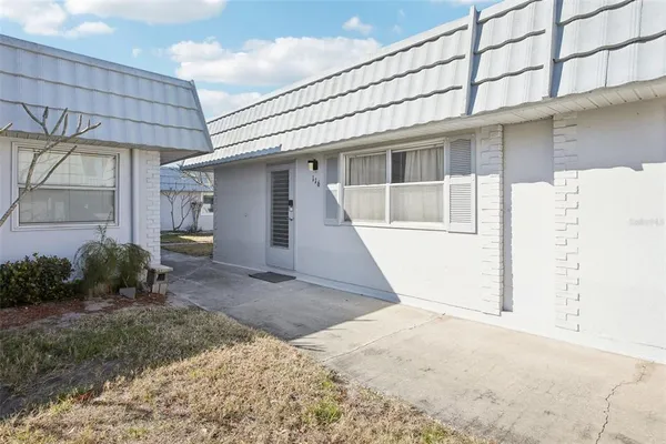$104,900 | 202 Bedford Trail, Unit 116, Sun City Center, FL 33573
