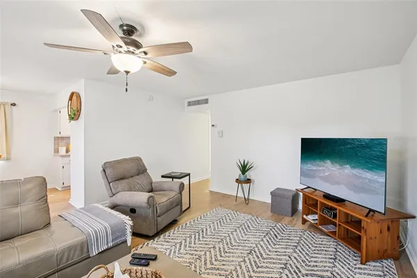 $104,900 | 202 Bedford Trail, Unit 116, Sun City Center, FL 33573