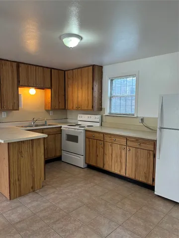 $950 | 2725 Rutland Street, Houston, TX 77008