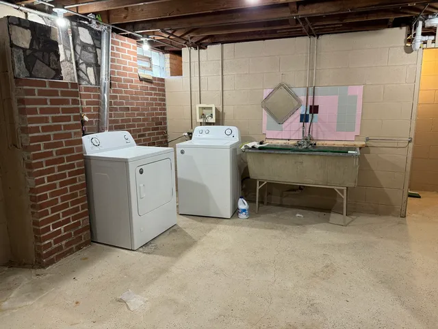 $2,200 | 1807 Oakland Avenue, Crest Hill, IL 60403