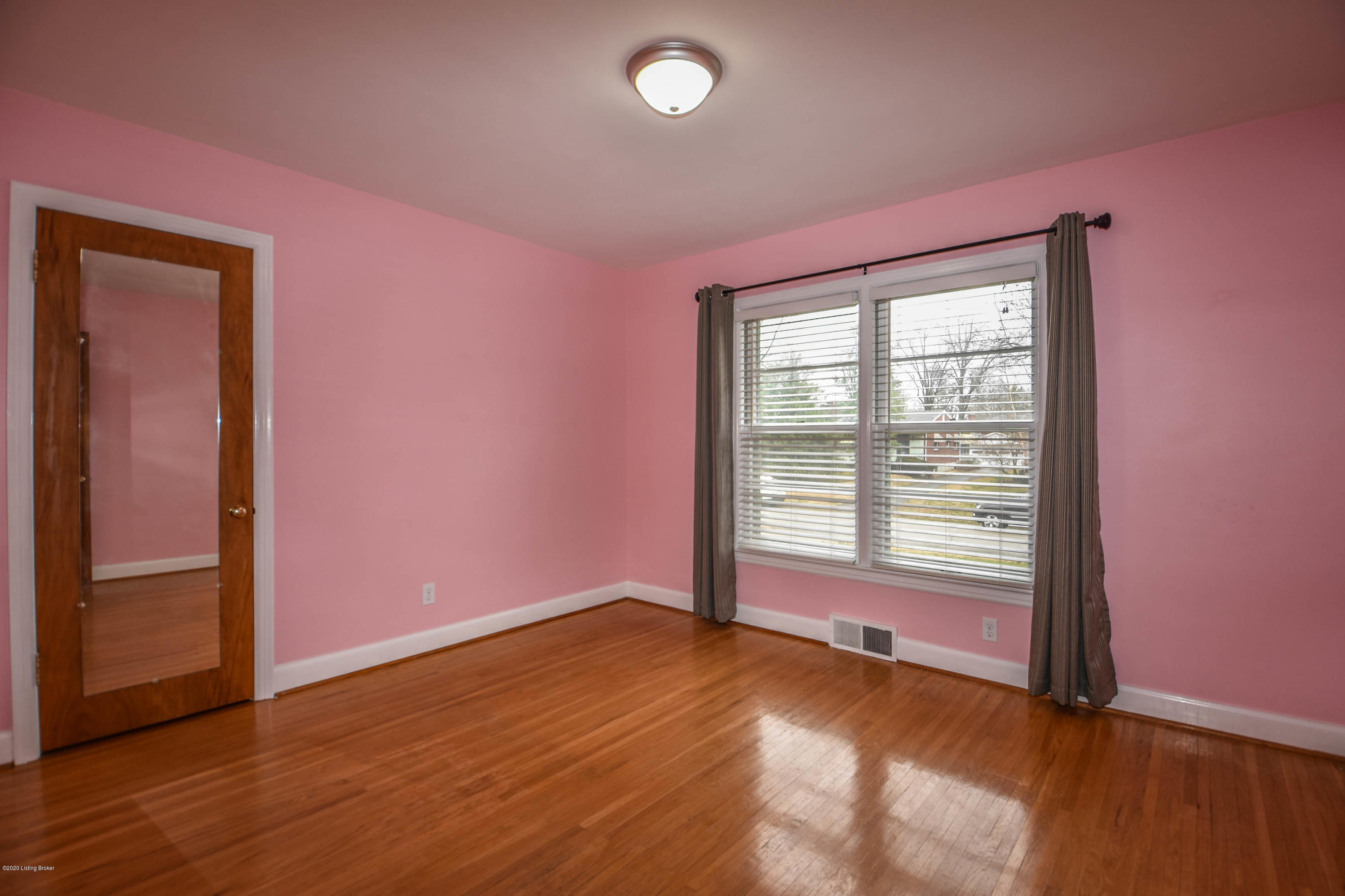 314 Bramton Road Louisville, KY 40207 - Photo 16 of 31 (21 of 33)