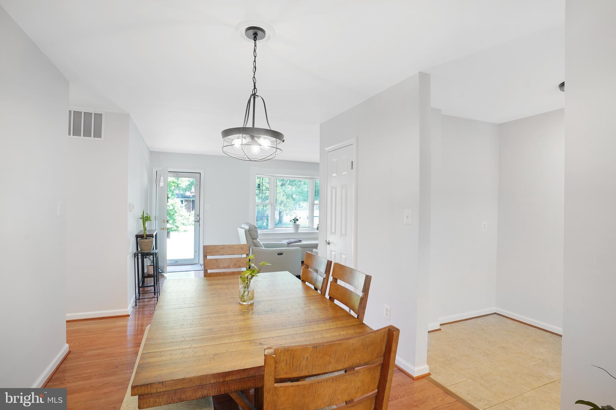 3908 Egan Drive Fairfax, VA 22030 - Photo 5 of 38