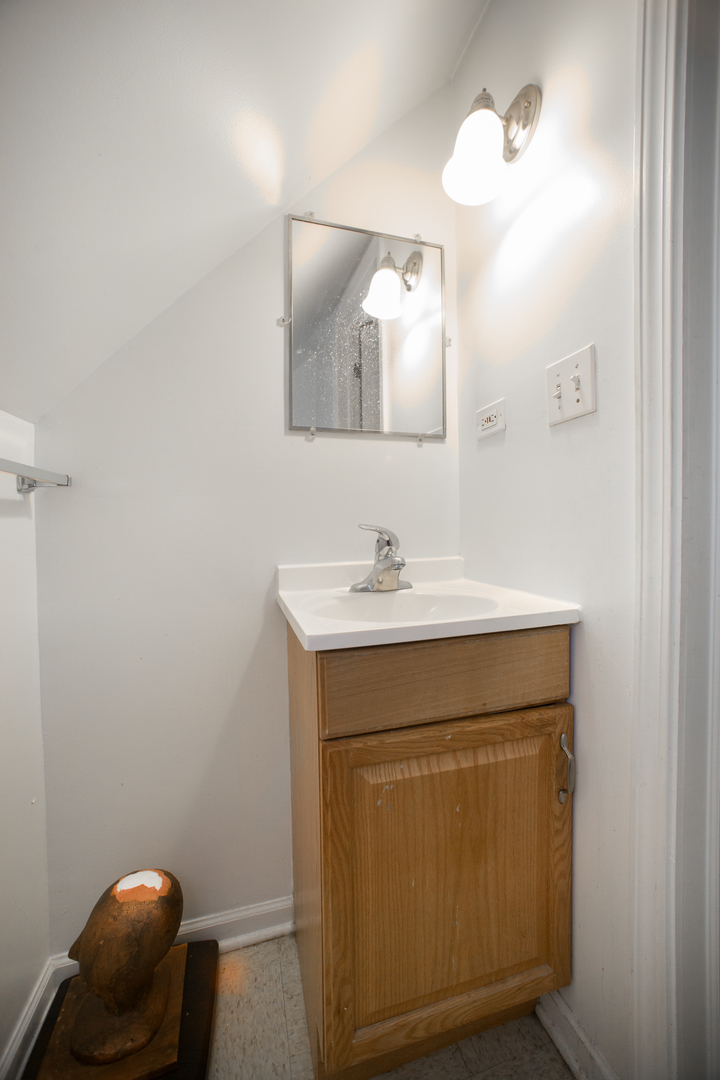 428 North Harding Avenue Chicago, IL 60624 - Photo 11 of 22