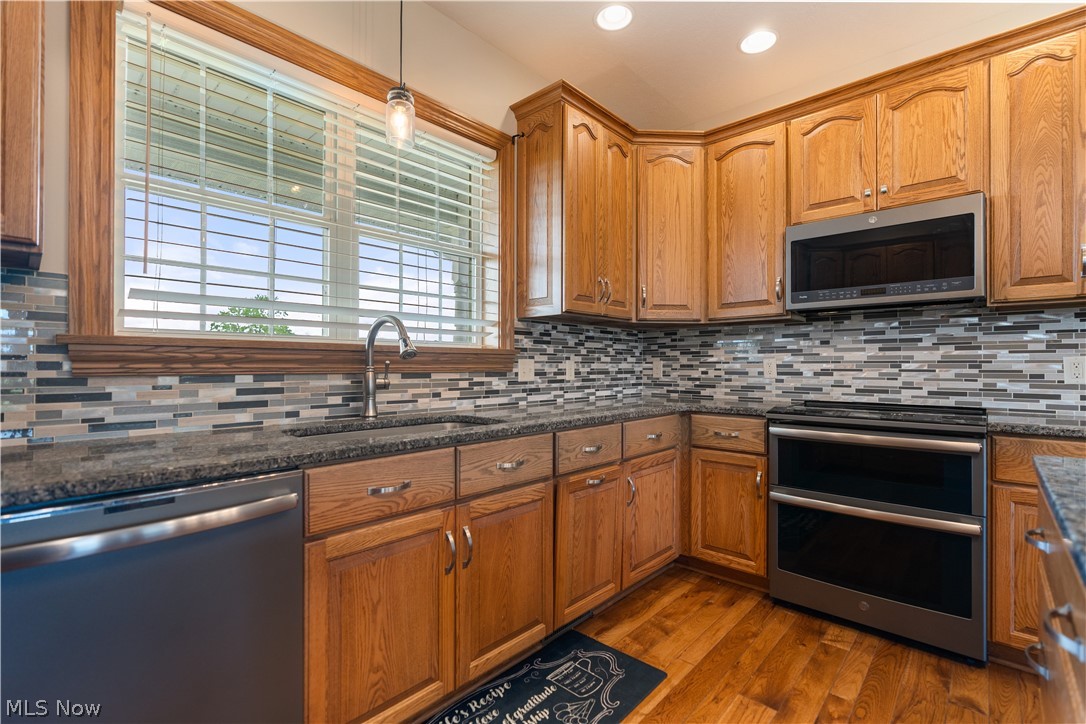 5491 Wolff Road Medina, OH 44256 - Photo 21 of 36 The kitchen has stainless steel applicances.