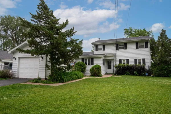 $549,900 | 2836 Shorewood Drive, Oshkosh, WI 54901