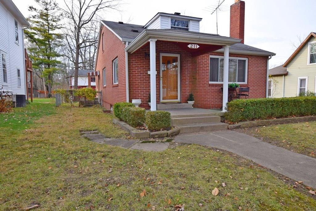211 North Pendleton Avenue Pendleton, IN 46064 - Photo 3 of 27