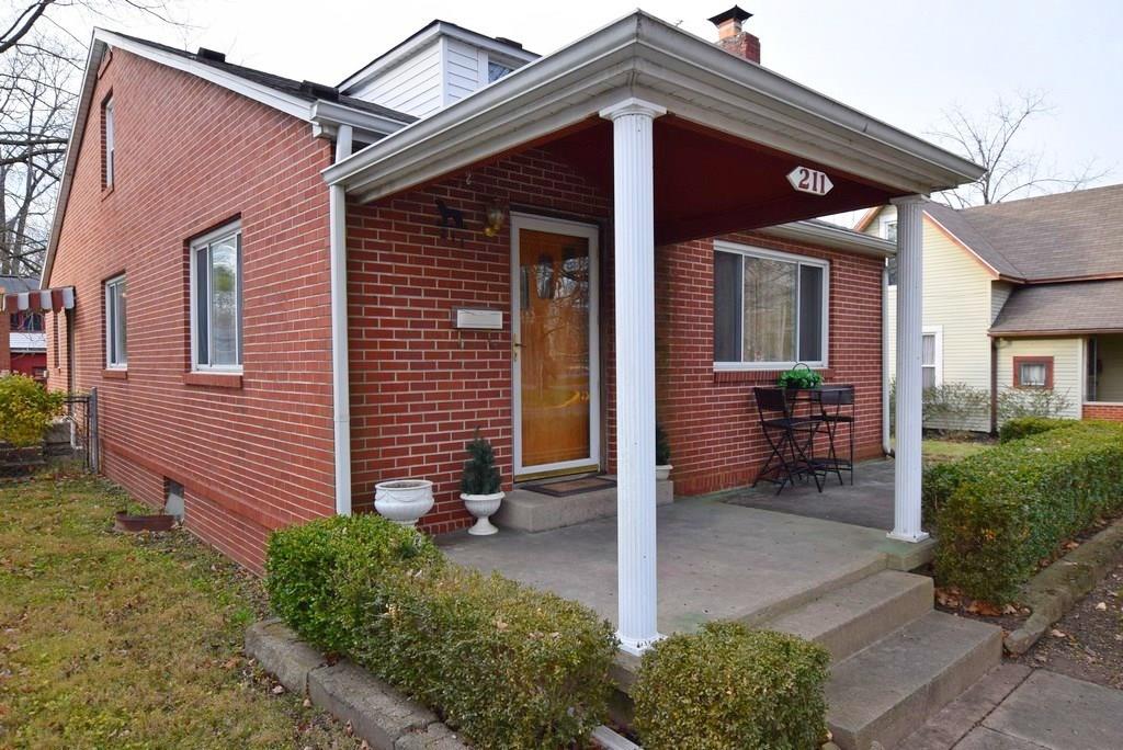 211 North Pendleton Avenue Pendleton, IN 46064 - Photo 4 of 27
