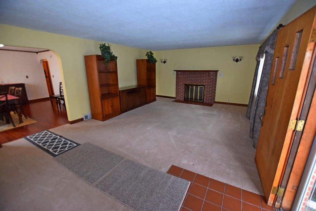 211 North Pendleton Avenue Pendleton, IN 46064 - Photo 5 of 27
