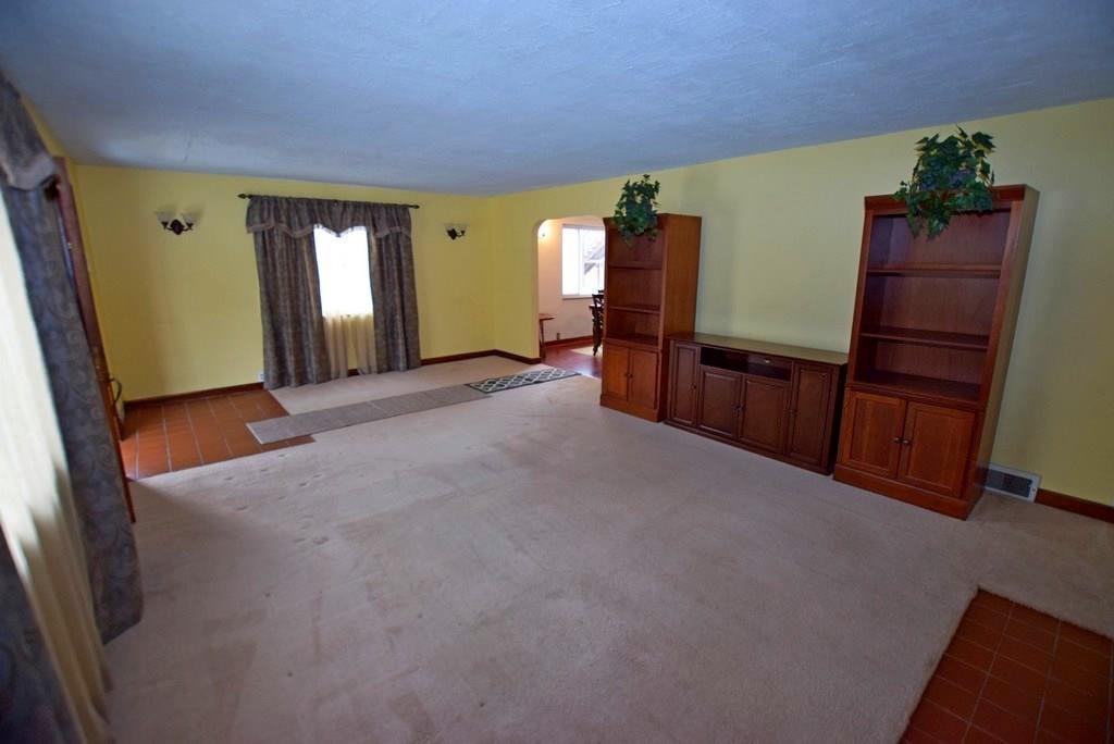 211 North Pendleton Avenue Pendleton, IN 46064 - Photo 8 of 27