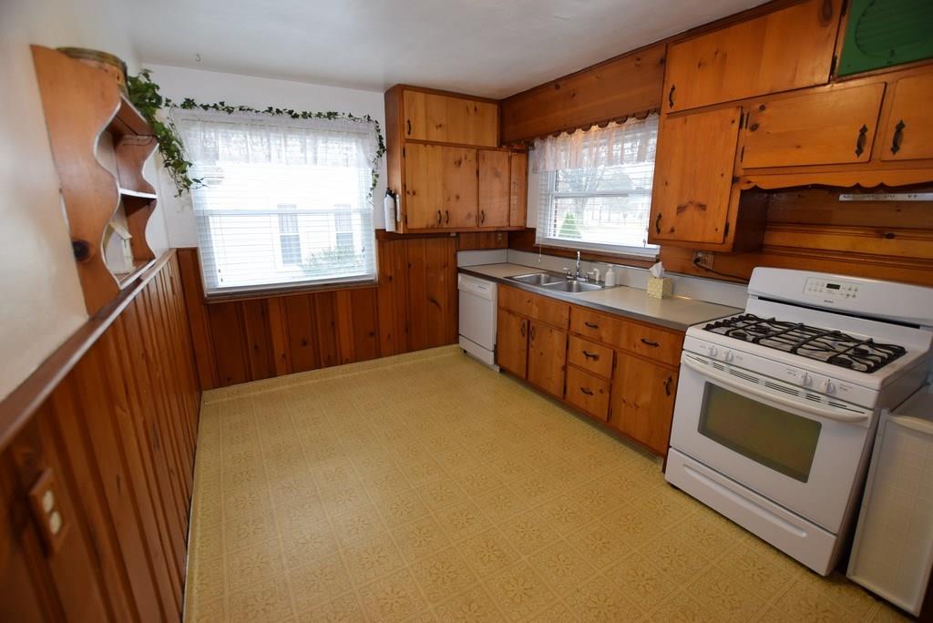 211 North Pendleton Avenue Pendleton, IN 46064 - Photo 9 of 27