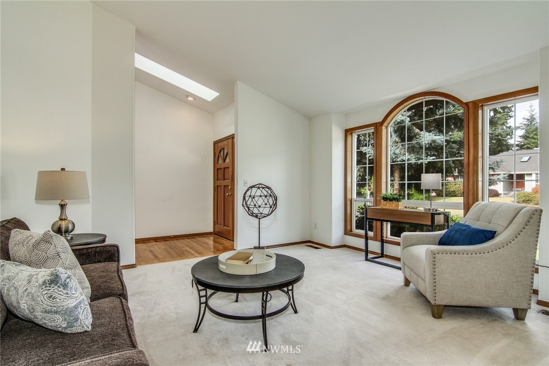 1602 Field Avenue Northeast Renton, WA 98059 - Photo 4 of 23