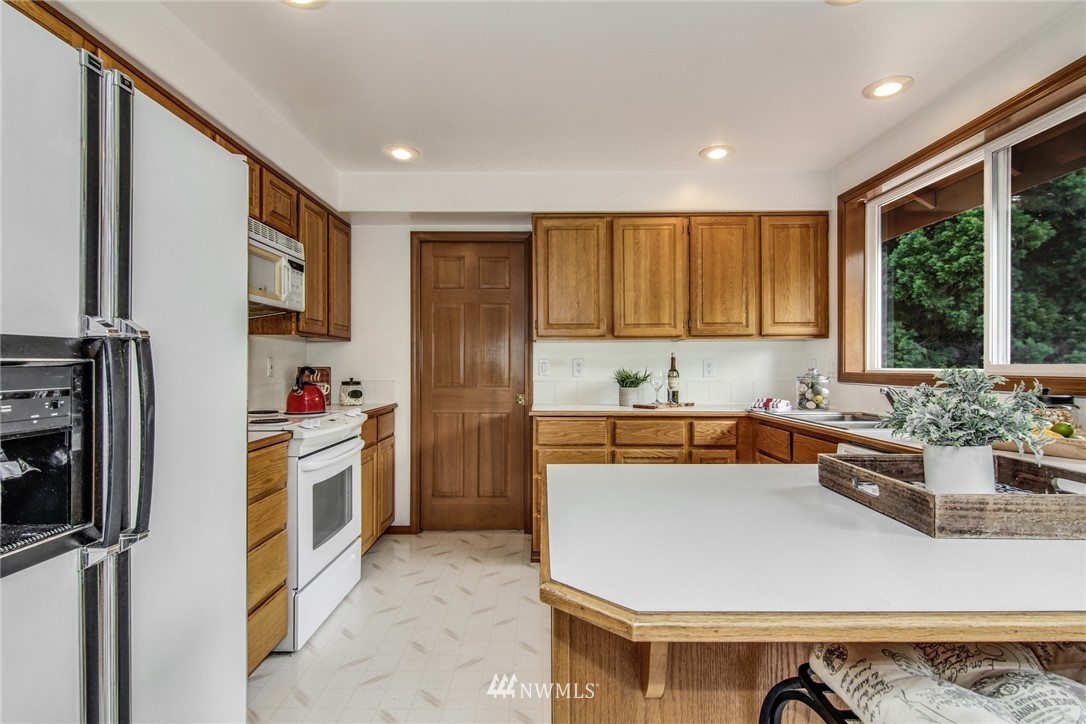 1602 Field Avenue Northeast Renton, WA 98059 - Photo 7 of 23