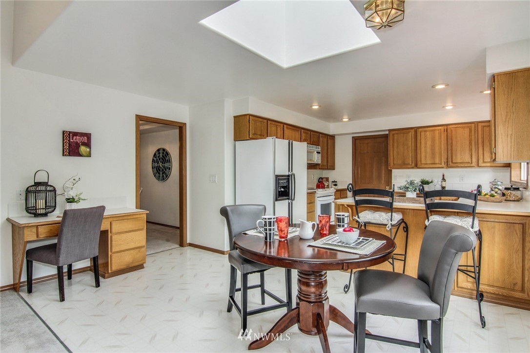 1602 Field Avenue Northeast Renton, WA 98059 - Photo 8 of 23