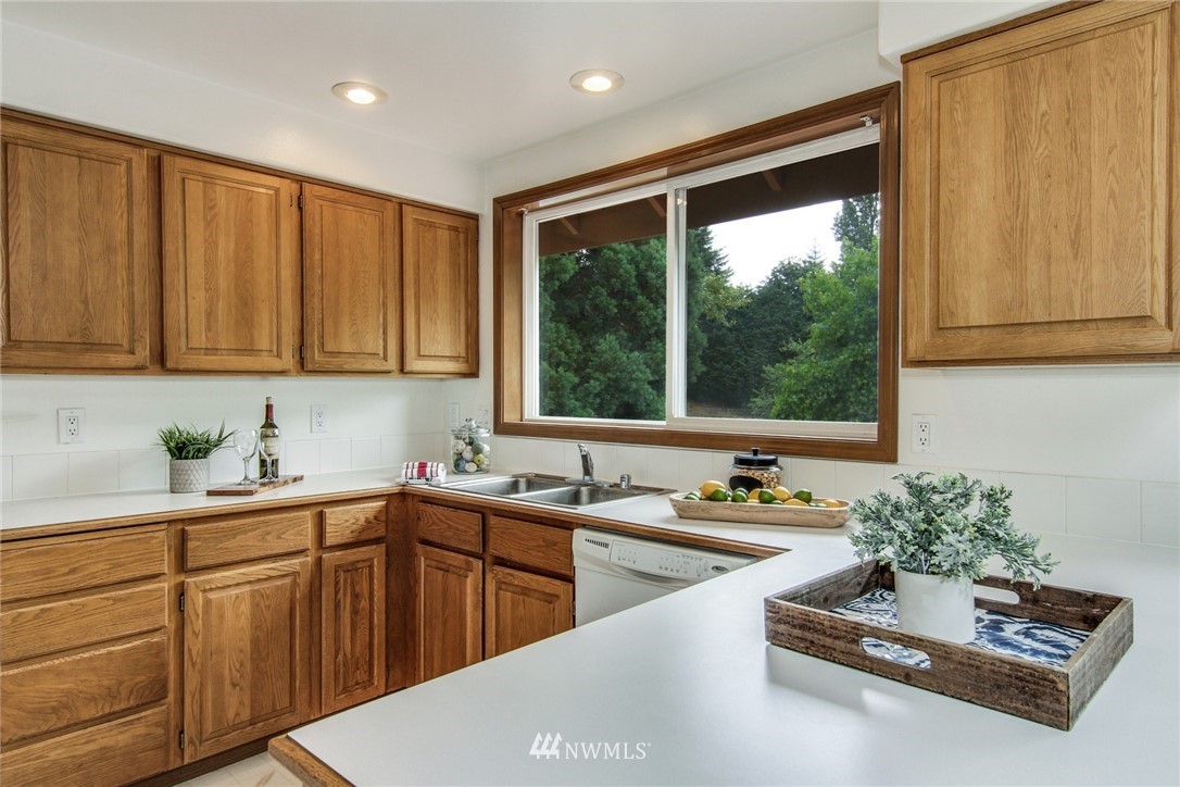 1602 Field Avenue Northeast Renton, WA 98059 - Photo 9 of 23