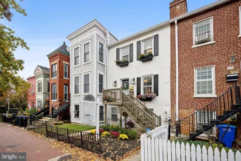 $999,000 | 708 I Street Southeast, Washington, DC 20003