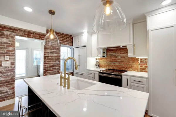 $999,000 | 708 I Street Southeast, Washington, DC 20003